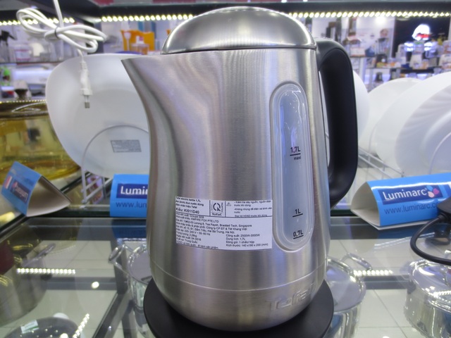 Mua ấm siêu tốc không hợp quy chuẩn, hiểm họa khôn lường - 2
Một chiếc ấm siêu tốc đã được gắn dấu Cr hợp quy chuẩn theo quy định của Bộ KH&CN