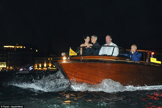 Vợ George Clooney lấy lại dáng thon "đáng kinh ngạc" sau khi sinh con 2 tháng - 20 Vợ George Clooney lấy lại dáng thon "đáng kinh ngạc" sau khi sinh con 2 tháng - 20