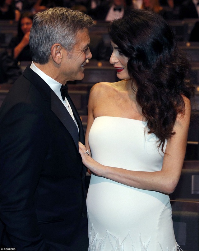George Clooney đưa vợ bầu dự sự kiện - 6
Clooney từng hẹn hò, kết hôn với rất nhiều người đẹp nổi tiếng thế giới nhưng ông chưa bao giờ khao khát được làm cha