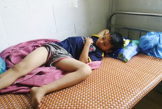 19 người nhập viện nghi ăn bánh tét trong đám tang - 1 Có 3 trẻ em cũng bị ngộ độc nặng phải nhập viện cấp cứu