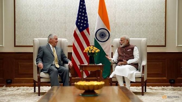 Vì sao Tổng thống Trump liên tục nhắc cụm từ Ấn Độ-Thái Bình Dương? - 2
Ngoại trưởng Mỹ Rex Tillerson hội đàm với Thủ tướng Ấn Độ Narendra Modi trong chuyến thăm hồi tháng 10/2017. (Ảnh: Reuters)