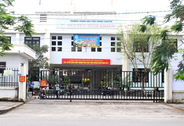 Quảng Nam khai mạc kỳ thi tuyển viên chức giáo dục năm 2017 - 1 Khai mạc kỳ thi tuyển viên chức ngành giáo dục sáng 22/2 tại trường THPT Nguyễn Bỉnh Khiêm