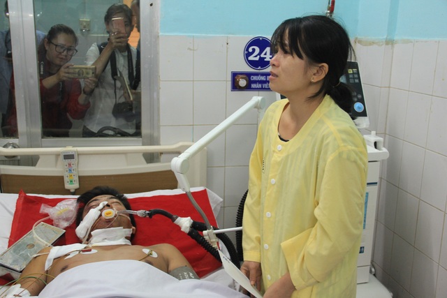 Vụ tai nạn thảm khốc 13 người chết: Vợ tài xế xe tải xin lỗi các nạn nhân - 4
Chị Phúc nức nở gửi lời xin lỗi các nạn nhân.