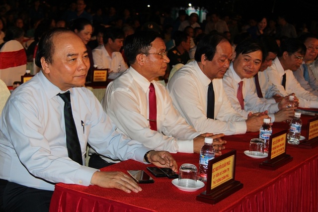Thủ tướng Chính phủ Nguyễn Xuân Phúc cùng lãnh đạo các bộ ngành tham dự Chương trình nghệ thuật “Cõi thiêng Đồng Lộc”.