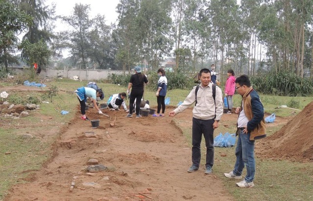 Thám sát, nghiên cứu khảo cổ học khu vực đền Huyện - 1 Khu vực tiến hành thám sát, nghiên cứu khảo cổ học khu vực đền Huyện thuộc xã Xuân Giang, huyện Nghị Xuân