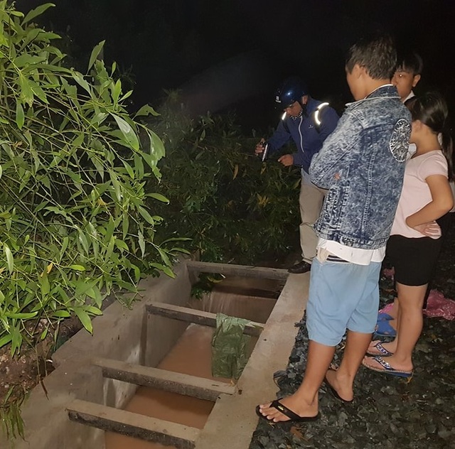 Bị cuốn vào cống thoát nước, bé trai lớp 4 mất tích - 1 Đoạn cống thoát nước chưa đậy nắp nơi bé trai 11 tuổi bị cuốn trôi