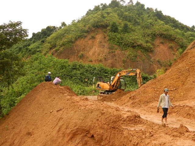 Quảng Nam chấp thuận cho xây dựng thủy điện nhỏ ở đầu nguồn Sông Tranh - 1 Đường lên huyện Nam Trà My bị sạt lở do mưa bão. Nguồn điện cung cấp cho huyện từ TP Tam Kỳ lên hơn 100km nên mỗi mùa mưa bã, điện bị cắt cả tuần lễ