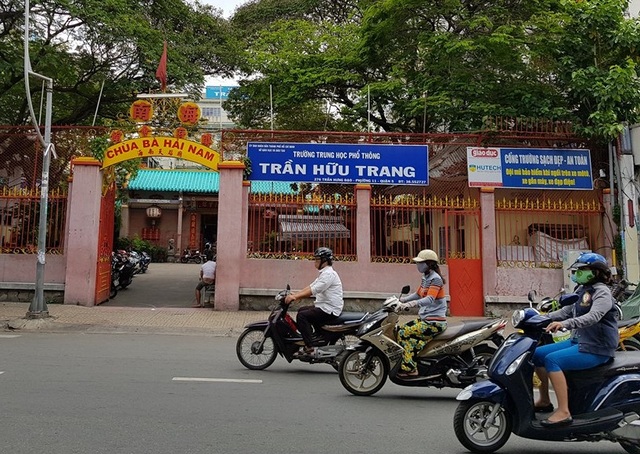 TPHCM: Ngăn học sinh đánh nhau, thầy giáo bị chấn thương - 1 Trường THPT Trần Hữu Trang, TPHCM