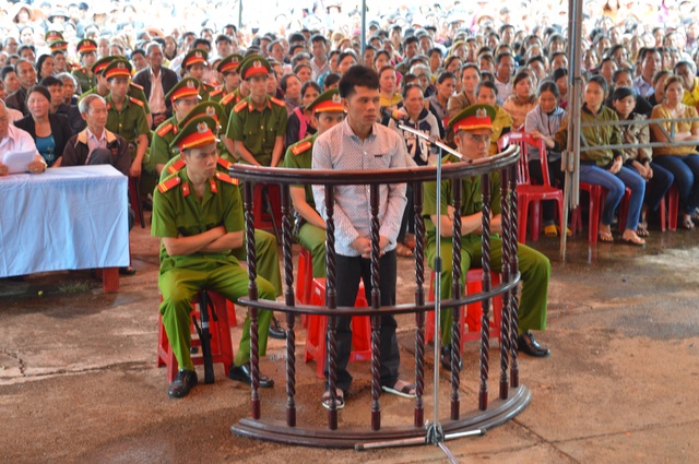 Sát hại ân nhân rồi đem phi tang xác - 1 Bị cáo Nguyễn Thanh Tùng trước vành móng ngựa