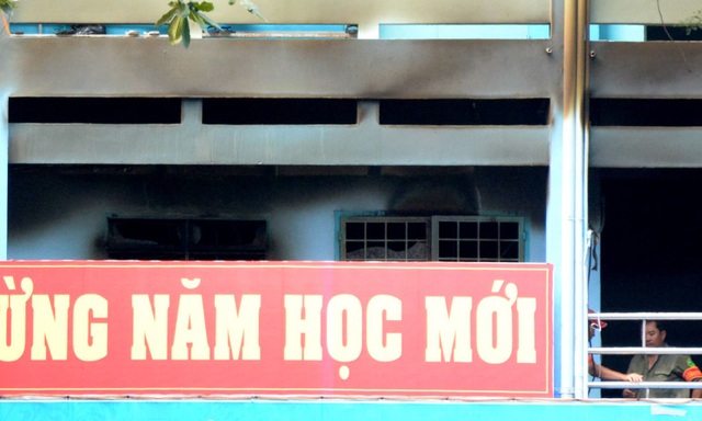 Cháy trường, hàng trăm học sinh hoảng loạn bỏ chạy - 2 Nơi xảy ra đám cháy, nhiều cửa kính bị vỡ
