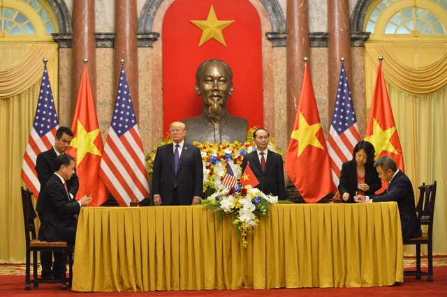 Hàng không quốc gia ký hợp đồng tỷ đô dịp Tổng thống Trump tới Hà Nội - 1
Lãnh đạo 2 nước chứng kiến lễ kỹ kết