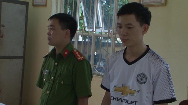 Vụ tử vong chạy thận: Bác sĩ Lương được tại ngoại nhưng cấm đi khỏi nơi cư trú - 1
Bác sĩ Hoàng Công Lương, người bị khởi tố về tội vi phạm qui định về chữa bệnh và sau đó bị bắt tạm giam thì nay thay đổi hình thức tại ngoại nhưng cấm đi khỏi nơi cư trú.