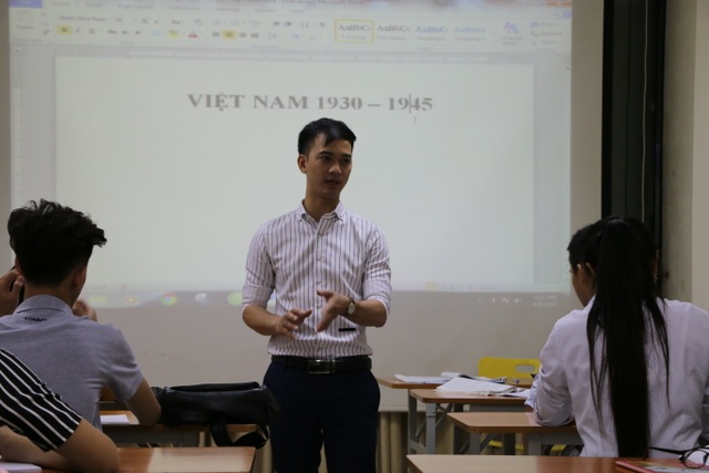Lớp luyện thi miễn phí cho học sinh nghèo của chàng Trung úy công an - 1 Lớp luyện thi đại học của trung úy Tạ Quang Quyết
