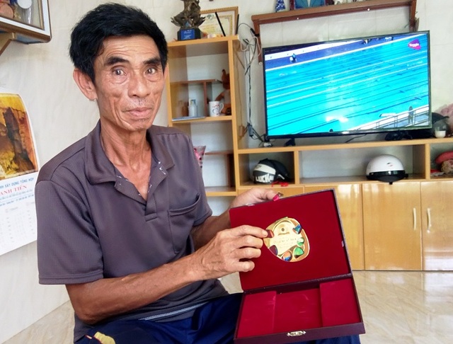 Nguyễn Huy Hoàng và con đường từ cậu bé làng chài đến kỷ lục gia SEA Games - 2 Ông Nguyễn Văn Vinh, bố của kình ngư Nguyễn Huy Hoàng tự hào nói về người con trai của mình