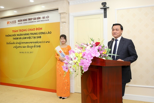 Thống đốc Ngân hàng Trung ương Lào thăm và làm việc tại SHB - 2
Thống đốc Somphao Phaysith cảm ơn SHB đã đầu tư thành lập NH 100%, đóng góp không nhỏ vào sự phát triển kinh tế tại Lào