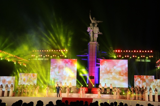 Thiêng liêng đêm nghệ thuật “Cõi thiêng Đồng Lộc” - 9 Thiêng liêng đêm nghệ thuật “Cõi thiêng Đồng Lộc” - 9
