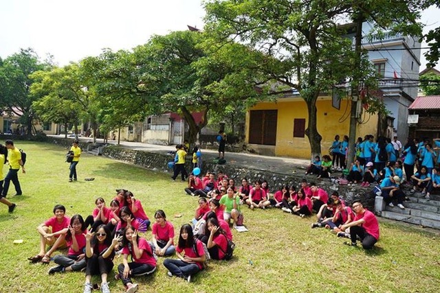 Học sinh thích thú với giờ thực hành môn Văn học tại Cổ Loa - 9
Tập thể các lớp tạo hình chữ “S” – bản đồ đất nước