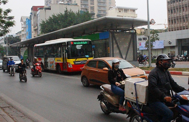 Buýt thường lấn làn buýt nhanh - 5 Buýt thường lấn làn buýt nhanh - 5
