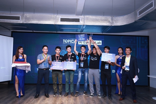 TOPICA AI Edtech Asia Hackathon 2017: Khi AI len lỏi vào từng ngách cuộc sống - 3 Đội Nguyễn Hiền giành được giải Nhất của cuộc thi.