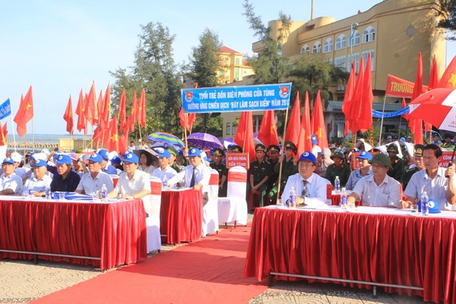 Triển lãm bản đồ và tư liệu “Hoàng Sa, Trường Sa của Việt Nam” - 1 Mít tinh hưởng ứng “Ngày Đại dương thế giới 8/6”; “Tuần lễ Biển và Hải đảo Việt Nam