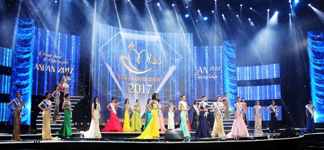 Người đẹp Việt Nam trở thành Á hậu 1 Hoa hậu Hữu nghị ASEAN - 1 Đêm chung kết với sự tham gia của 27 người đẹp đến từ 8 nước Đông Nam Á.
