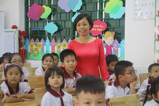 Bỏ hộ khẩu: “Cơi nới” nhưng khó giữ chân giáo viên - 2
Lương thấp, việc giữ chân giáo viên vẫn là bài toán thách thức của ngành giáo dục (ảnh minh họa)