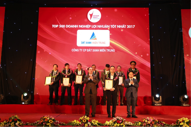 Đất Xanh Miền Trung đạt giải thưởng Top 500 doanh nghiệp lợi nhuận tốt nhất 2017 - 1 Đất Xanh Miền Trung đạt giải thưởng Top 500 doanh nghiệp lợi nhuận tốt nhất 2017 - 1