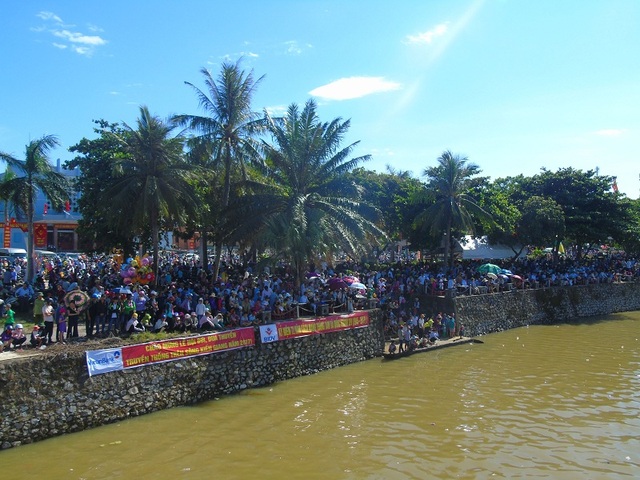 Lễ hội đua thuyền trong ngày Quốc khánh từ lâu đã trở thành một món ăn tinh thần của người dân xứ Lệ