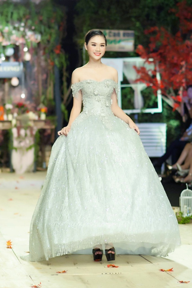 Nữ sinh chuyên Lê Hồng Phong “hóa” người mẫu chuyên nghiệp - 1 Nữ sinh chuyên Lê Hồng Phong “hóa” người mẫu chuyên nghiệp - 1