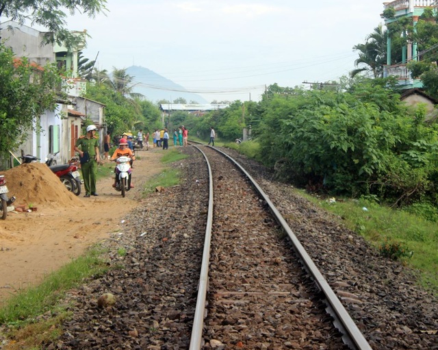 Ô tô không người lái băng qua đường ray, bị tàu kéo lê rồi bốc cháy - 4 Điểm cắt đường ngang, nơi xảy ra va chạm đầu tiên giữa tàu hỏa và xe ô tô bị nạn