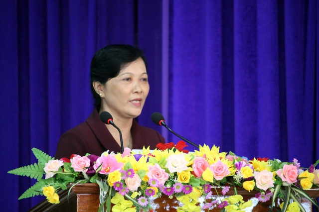 Cho thôi việc 51 giáo viên hợp đồng ở một huyện vì thừa - 4 Bà Trương Thị Dân, Trưởng Phòng GD&ĐT huyện Tây Hòa lý giải về việc cho thôi hợp đồng đối với 51 giáo viên.