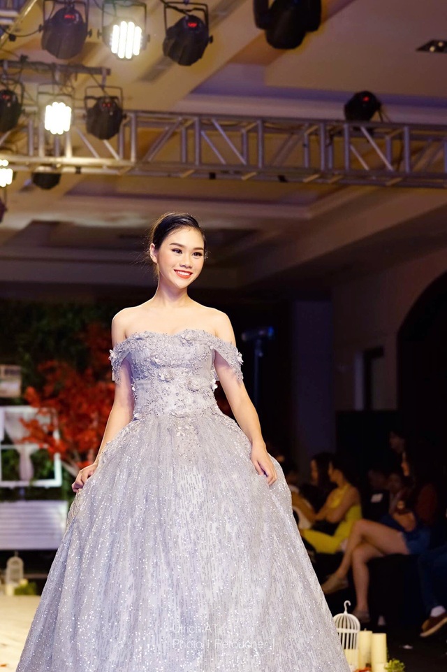 Nữ sinh chuyên Lê Hồng Phong “hóa” người mẫu chuyên nghiệp - 3 Nữ sinh chuyên Lê Hồng Phong “hóa” người mẫu chuyên nghiệp - 3