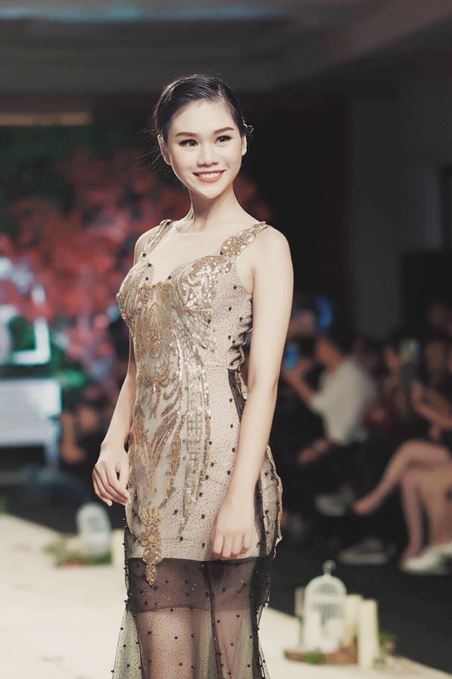 Nữ sinh chuyên Lê Hồng Phong “hóa” người mẫu chuyên nghiệp - 5 Nữ sinh chuyên Lê Hồng Phong “hóa” người mẫu chuyên nghiệp - 5