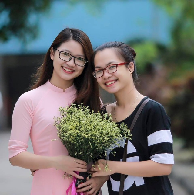 Nữ sinh kỹ thuật tươi như hoa khiến người đối diện "mê mẩn" - 8 Nữ sinh kỹ thuật tươi như hoa khiến người đối diện "mê mẩn" - 8
