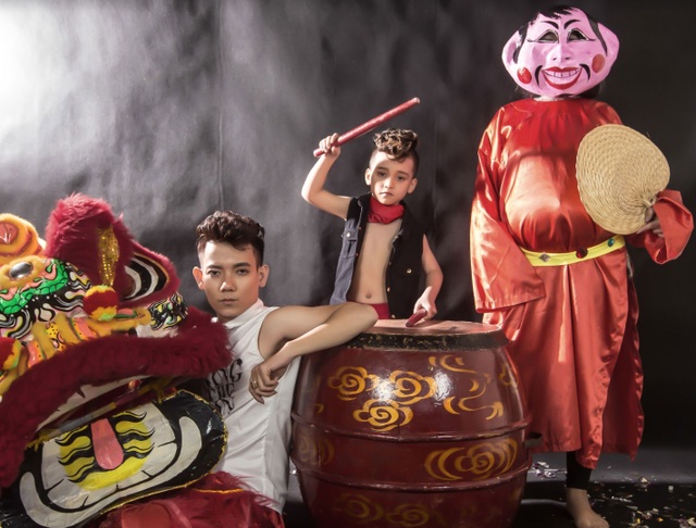 Đạo diễn 9x đáng yêu cùng “con trai” trong bộ ảnh tết nguyên đán - 8 Đạo diễn 9x đáng yêu cùng “con trai” trong bộ ảnh tết nguyên đán - 8