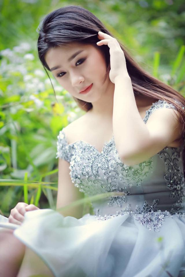 Nữ sinh Lào Cai khốn khổ vì bị nhầm là "hot girl ảnh bìa" sách giáo khoa - 10 Nữ sinh Lào Cai khốn khổ vì bị nhầm là "hot girl ảnh bìa" sách giáo khoa - 10