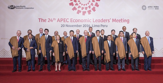 Chuyên gia: APEC giúp nhìn nhận “trật tự thế giới mới” - 1 Lãnh đạo các nền kinh tế thành viên APEC chụp ảnh lưu niệm tại hội nghị cấp cao APEC 2016 ở Peru (Ảnh: Apec.org)
