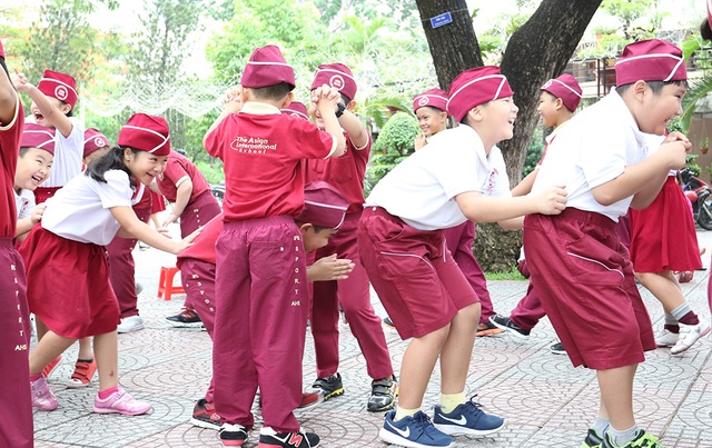 Trải nghiệm toàn diện với khóa hè “Summer Camp 2017” - 2 Học tập ngoại khóa rèn luyện kỹ năng sống tại công viên.
