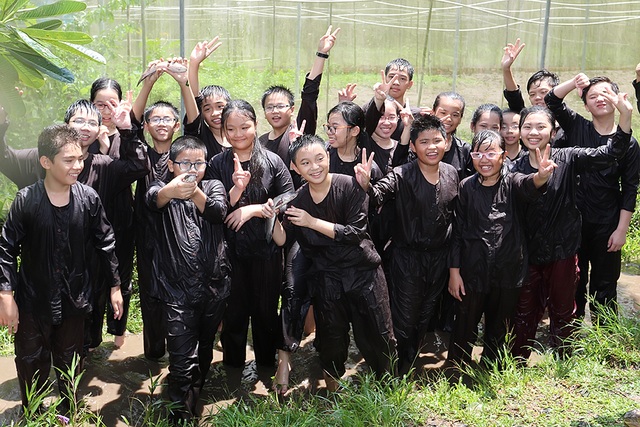 Trải nghiệm toàn diện với khóa hè “Summer Camp 2017” - 4 Trải nghiệm thú vị - Một ngày làm nông dân.