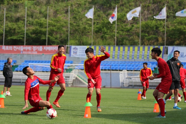 Tuyển thủ U20 Việt Nam tranh thủ ghi điểm trước ngày chốt danh sách - 3
Ngày mai, HLV Hoàng Anh Tuấn sẽ chốt danh sách chính thức