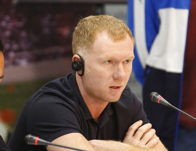 Paul Scholes nói gì về mục tiêu dự World Cup của Việt Nam? - 1
Paul Scholes đồng hành cùng Giggs trong ngày khai trương học viện PVF tại Hưng Yên