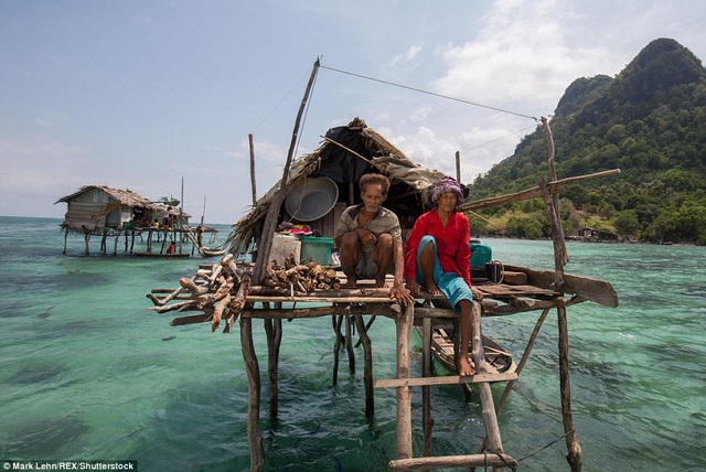 Bộ tộc “người cá” và cuộc sống lênh đênh không quốc tịch - 1 Cuộc sống người Bajau Laut lênh đênh vùng sông nước và không có quốc tịch