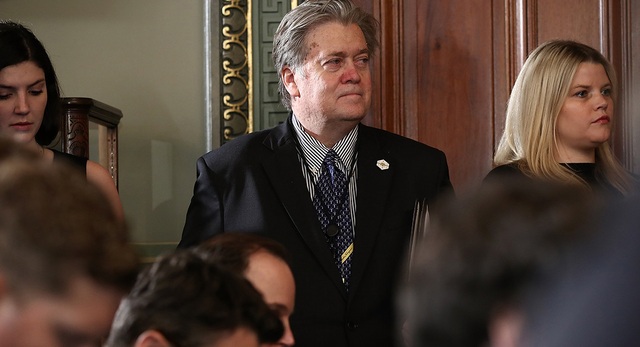 Ai đứng sau những quyết định gây tranh cãi của Tổng thống Trump? - 1
Steve Bannon, cố vấn cấp cao của Tổng thống Mỹ Donald Trump. (Ảnh: Getty)
