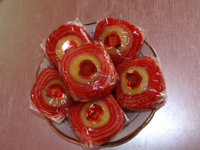 Bánh bác: Món ngon tiến vua của người Giang Xá - 1 Công thức để có món bánh bác ngon thì phải luộc bằng mỡ, lật bằng tay.