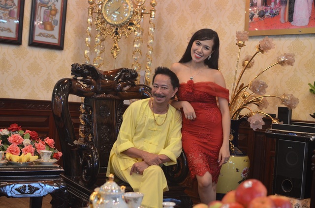 Danh hài Bảo Chung không muốn làm giám khảo mà bị “giật dây” - 4 Danh hài Bảo Chung với hotgirl Mai Thỏ.