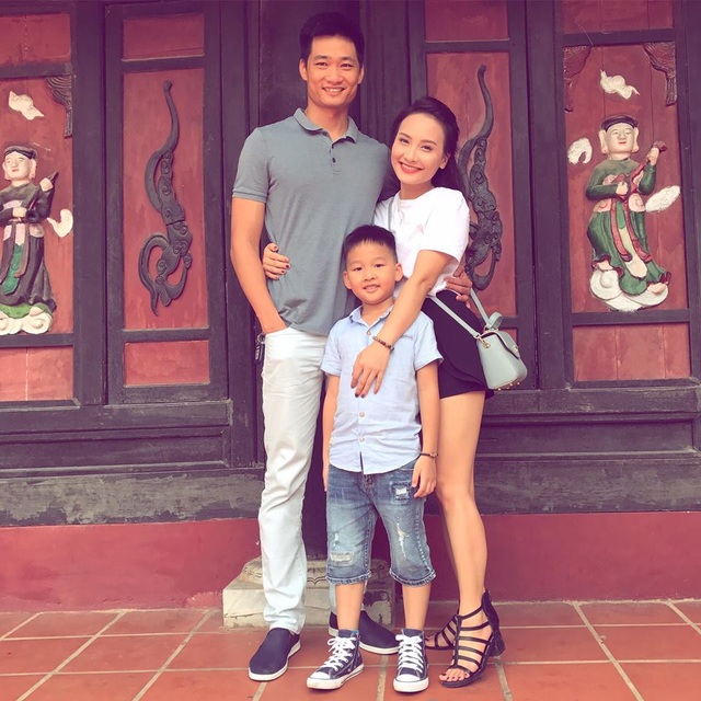 Bảo Thanh thấy mình quá kém còi vì chuyện gì cũng có thể khóc - 3 Bảo Thanh bên chồng và con trai.
