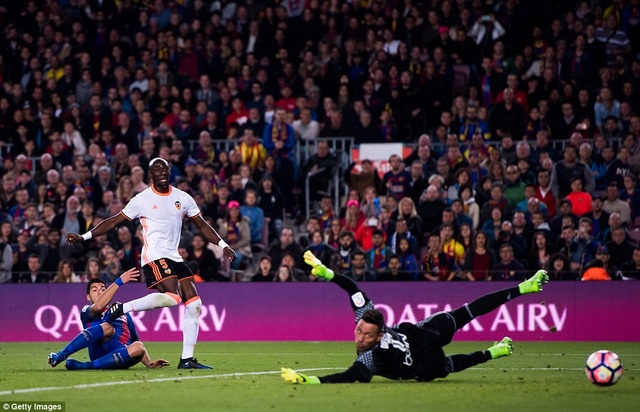 Những khoảnh khắc Barcelona "vượt ải" Valencia tại Nou Camp - 14
Valencia vẫn đứng thứ 15 La Liga và đứng trước nguy cơ xuống hạng