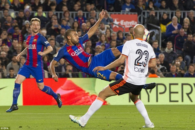Những khoảnh khắc Barcelona "vượt ải" Valencia tại Nou Camp - 15
Barcelona thắng Valencia với tổng tỷ số 7-4 tại La Liga năm nay