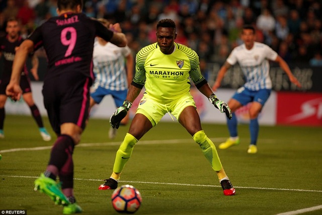 Nhìn lại thất bại ê chề của Barcelona tại La Rosaleda - 12
Sự năng nổ của Luis Suarez đã không mang lại sự khác biệt ở trận đấu này