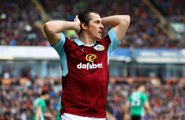 Nhận án phạt nặng vì cá cược, sao Premier League giải nghệ sớm - 1 Barton nhận án phạt nặng vì tham gia cá cược